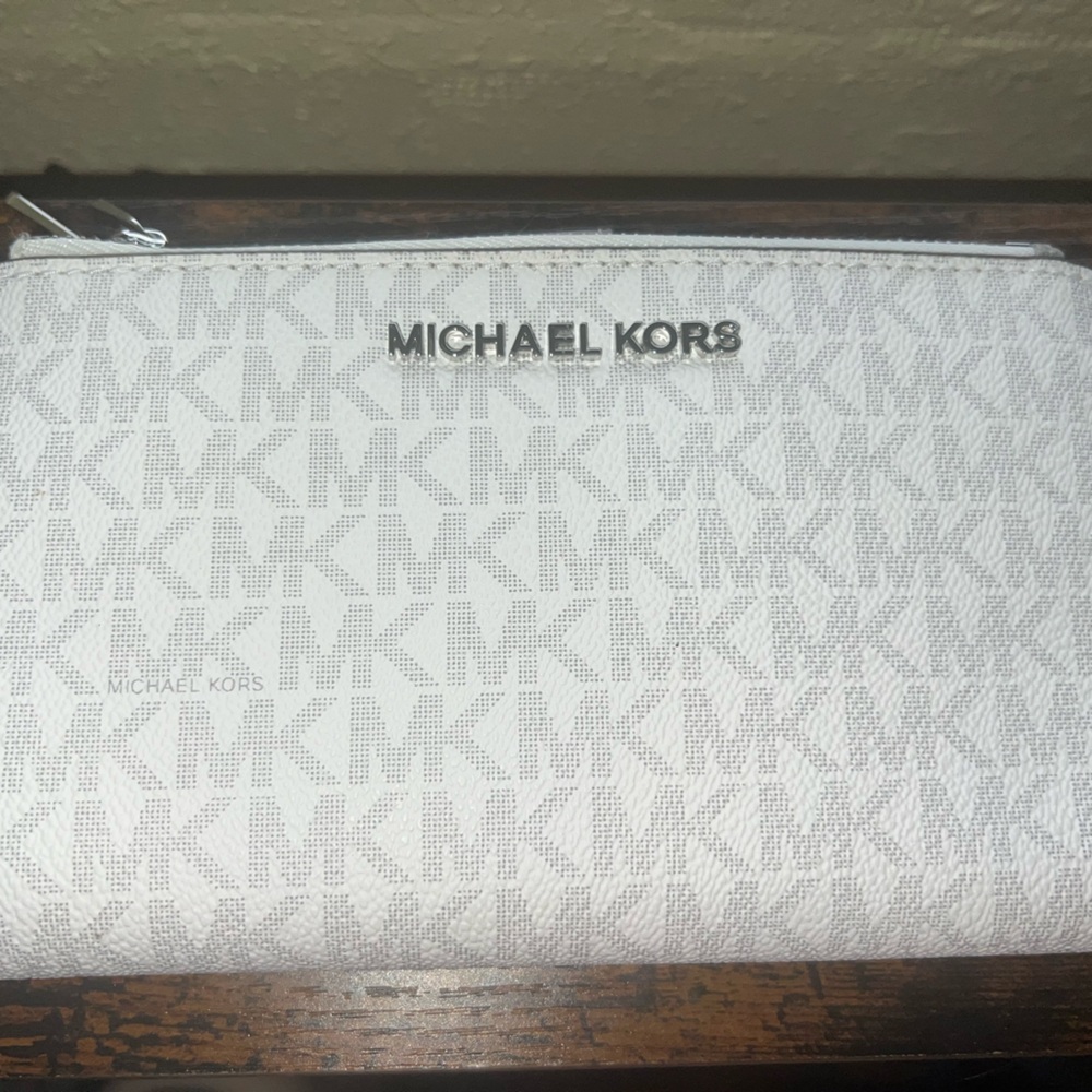 Michael Kors White Logo Zip Wallet